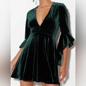 Lulus Wrapped in Luxe Forest Green Velvet Bell Sleeve Skater Dress size medium